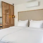 The Hill Apart-hotel *