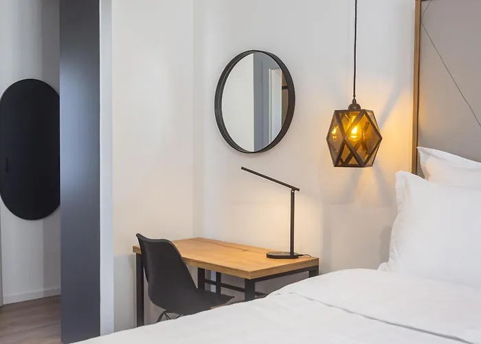 The Hill Aparthotel *