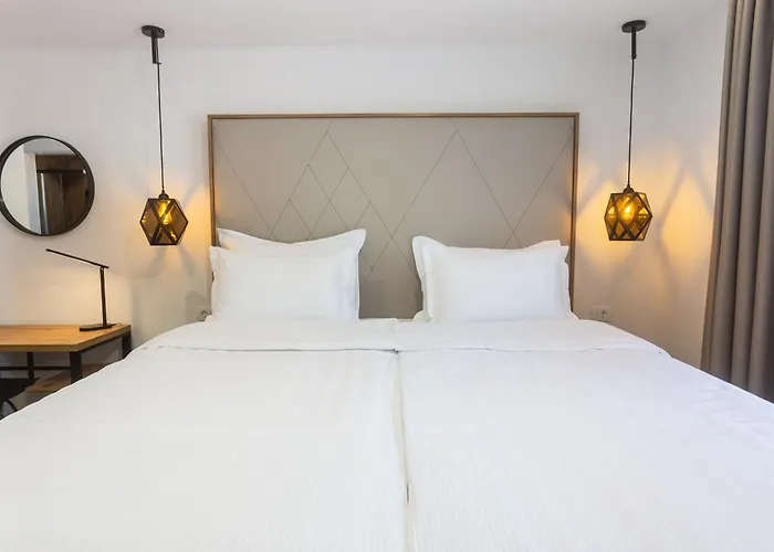 The Hill Aparthotel *