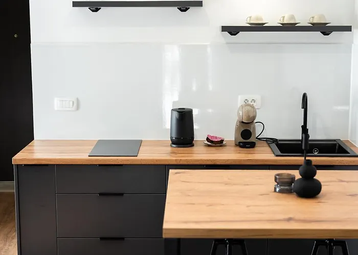 The Hill Aparthotel *