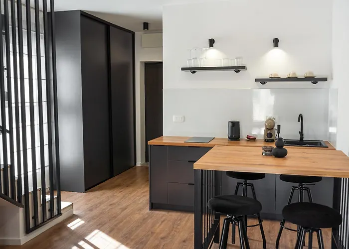 The Hill Aparthotel *